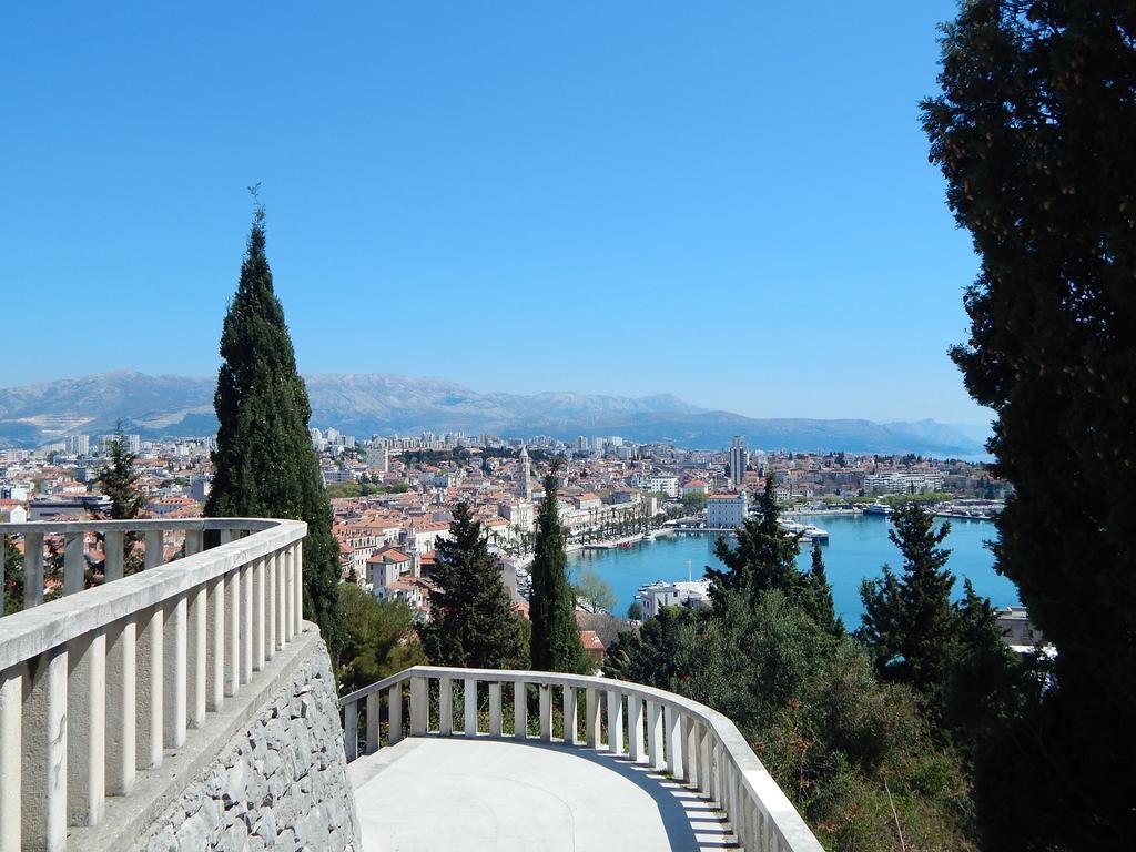 Apartments Moni Split Bagian luar foto