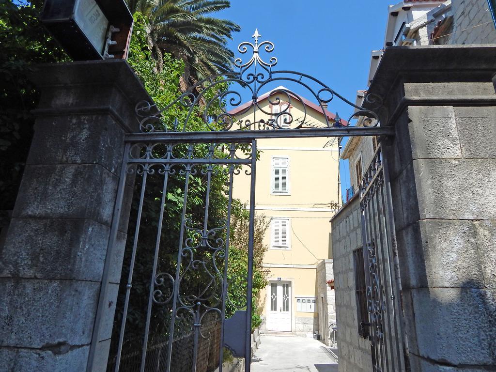 Apartments Moni Split Bagian luar foto