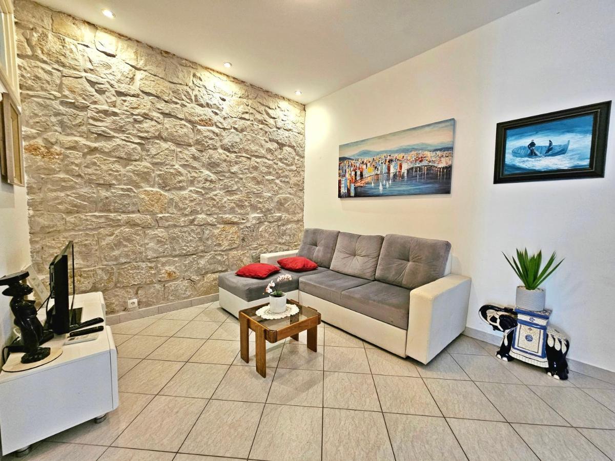 Apartments Moni Split Bagian luar foto