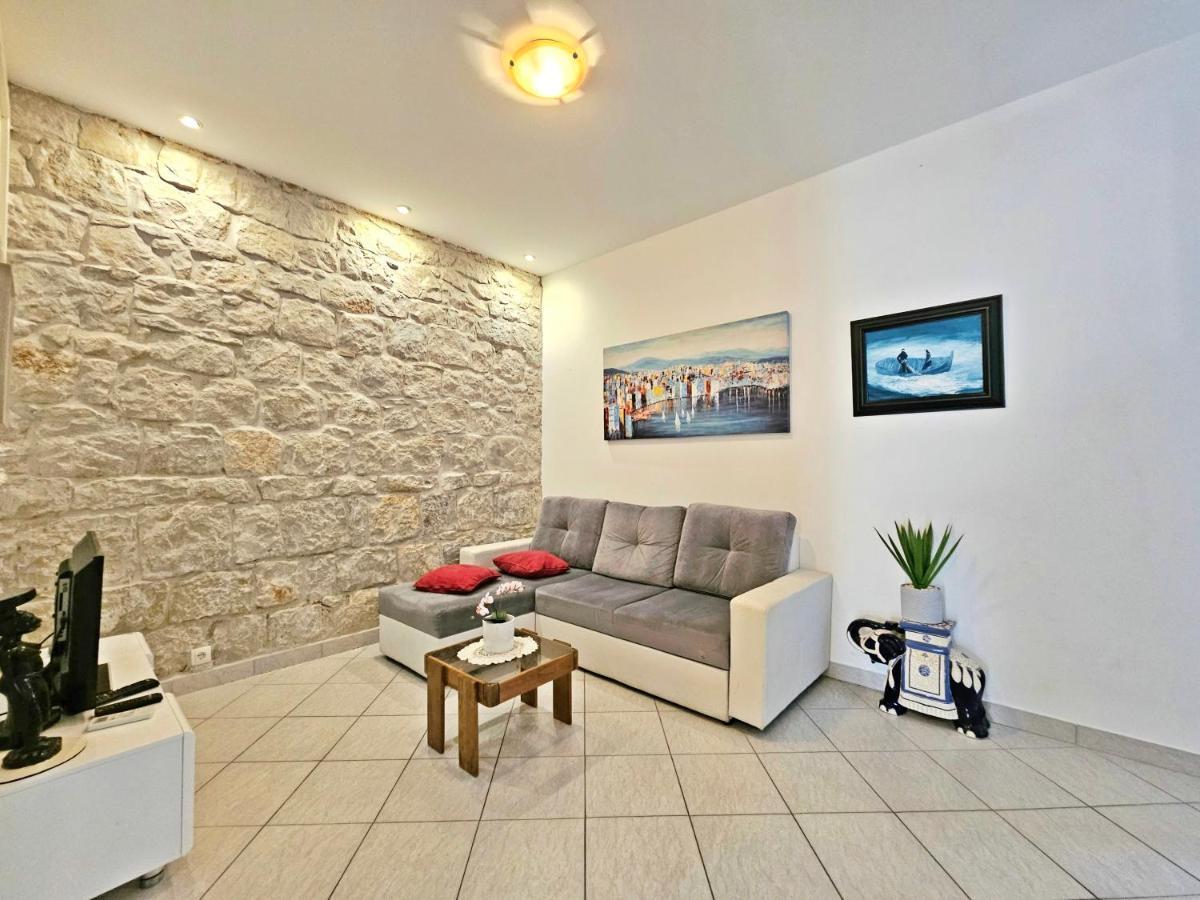 Apartments Moni Split Bagian luar foto