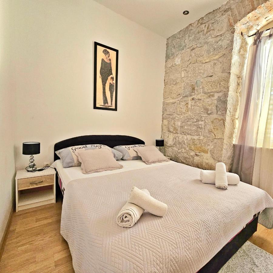 Apartments Moni Split Bagian luar foto